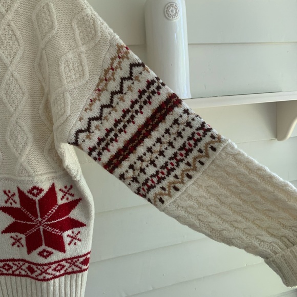 American Eagle Mock Neck Fair Isle Snowflake Sweater Size Small - Picture 3 of 14